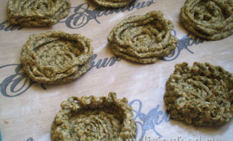 Сыроедческие вкусные тарталетки с икрой из киноа